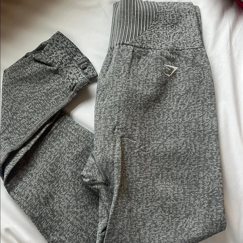 NWOT Gray Gymshark Mark Seamless Women’s Leggings with tummy control - Picture 3 of 5